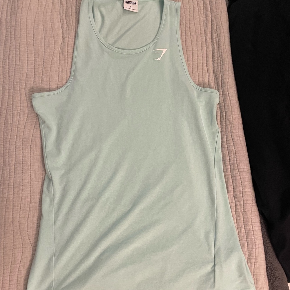Gym shark tank top size small